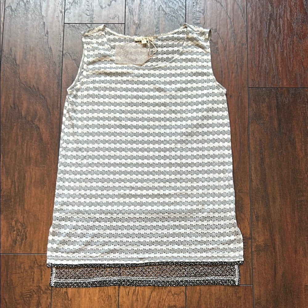 Hem & Thread Gray and White Top